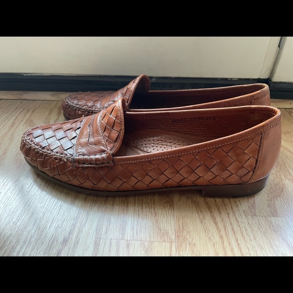 Allen Edmond St Lucia loafer Wmn’s 10 Mn’s 8.5 - Picture 2 of 9
